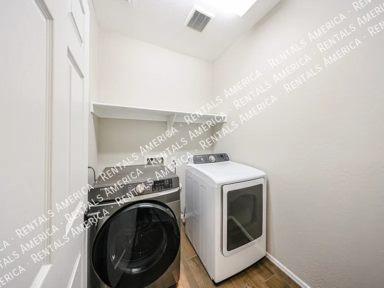 5211 W Leodra Ln — Photo 8
