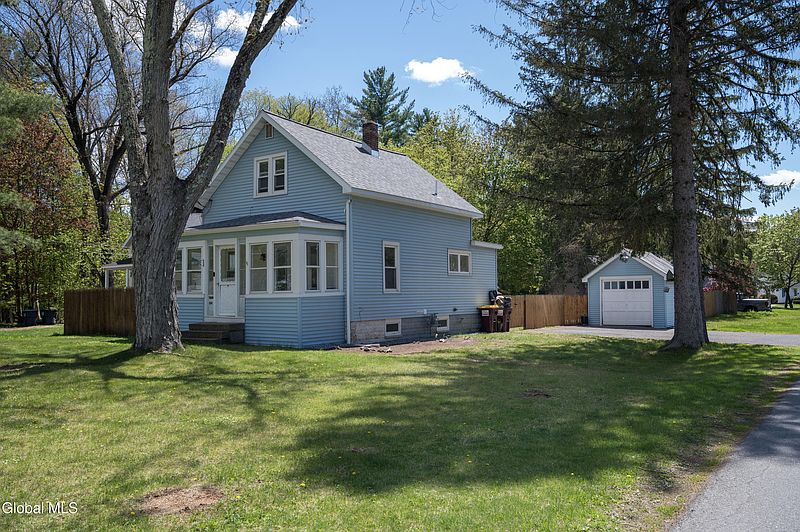 2nd image of 84 Pashley Road