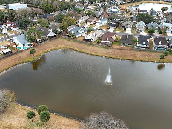 3rd image of 414 E Springtree Way