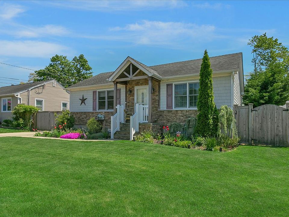 1st image of 62 Mohawk Dr