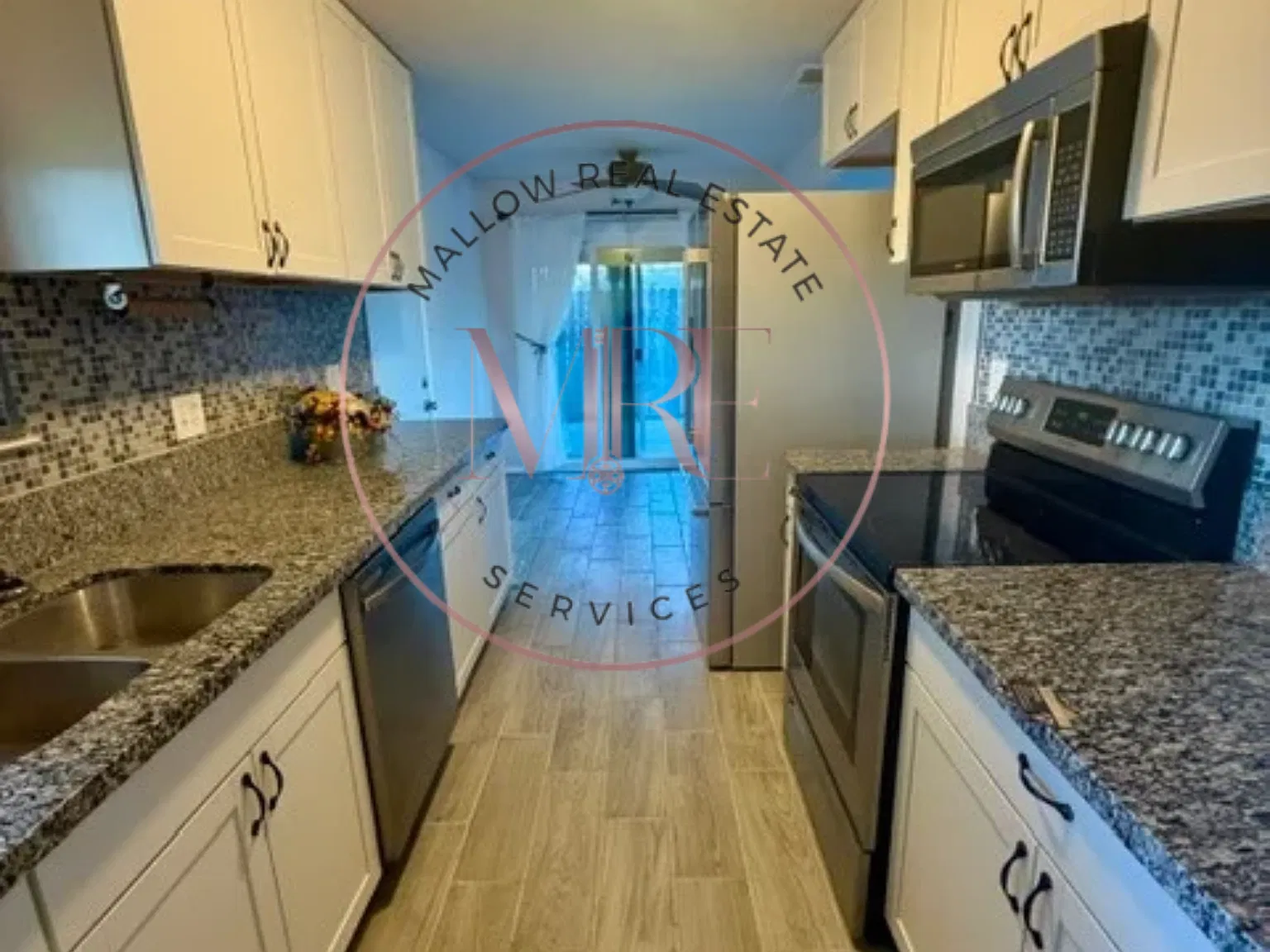 3 bed, 1072 sqft, $2,500 — Photo 3