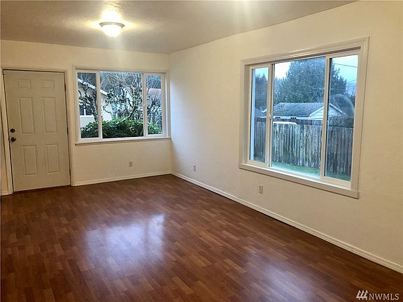 5th image of 3019 Hollywood Ave NE