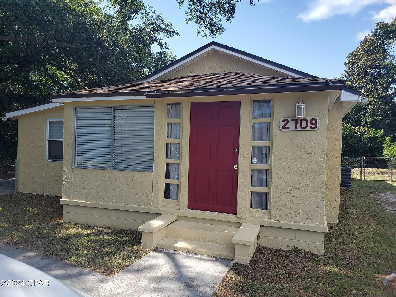 2 bed, 918 sqft, $1,350 — Photo 1