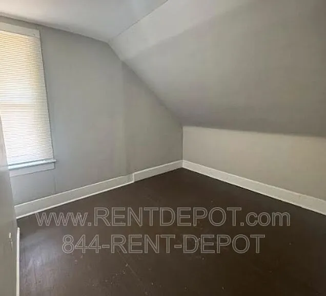 801-805 Hess Ave — Photo 6