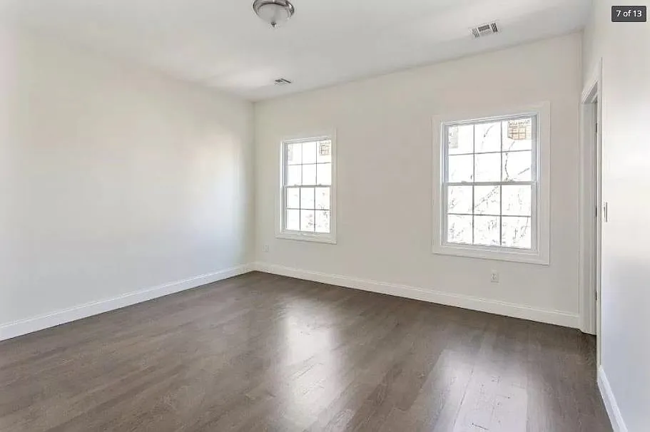3 bed, 1200 sqft, $2,300 — Photo 4