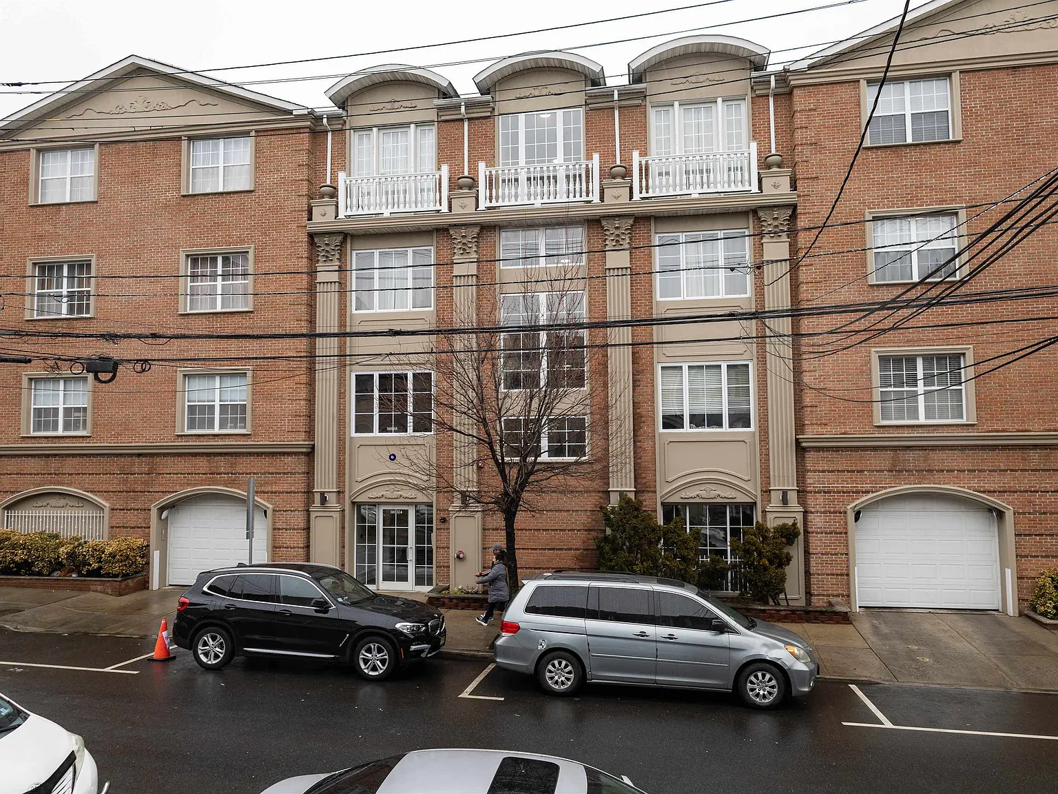 1 bed, 1.0 bath, $2,350 — Photo 1