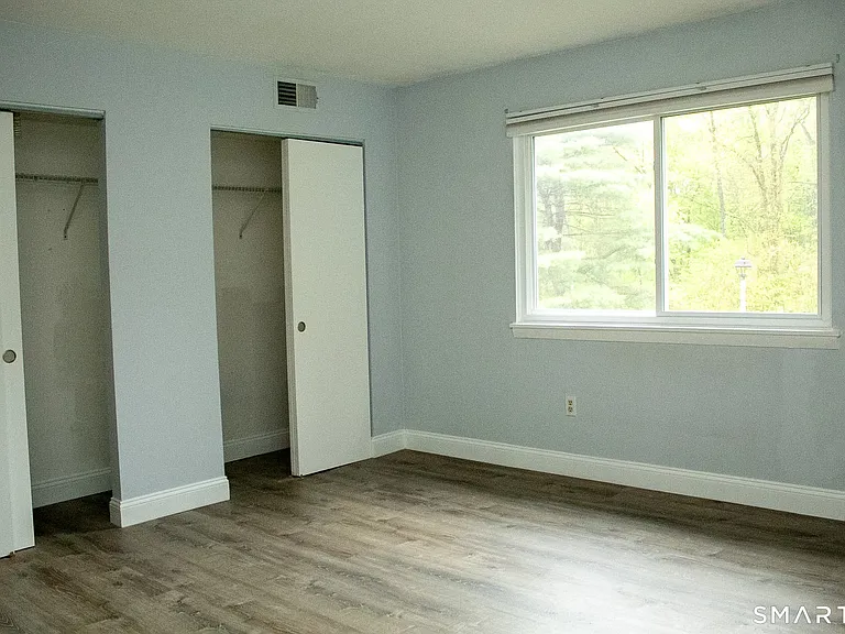 10 Georgetown Dr #J — Photo 12