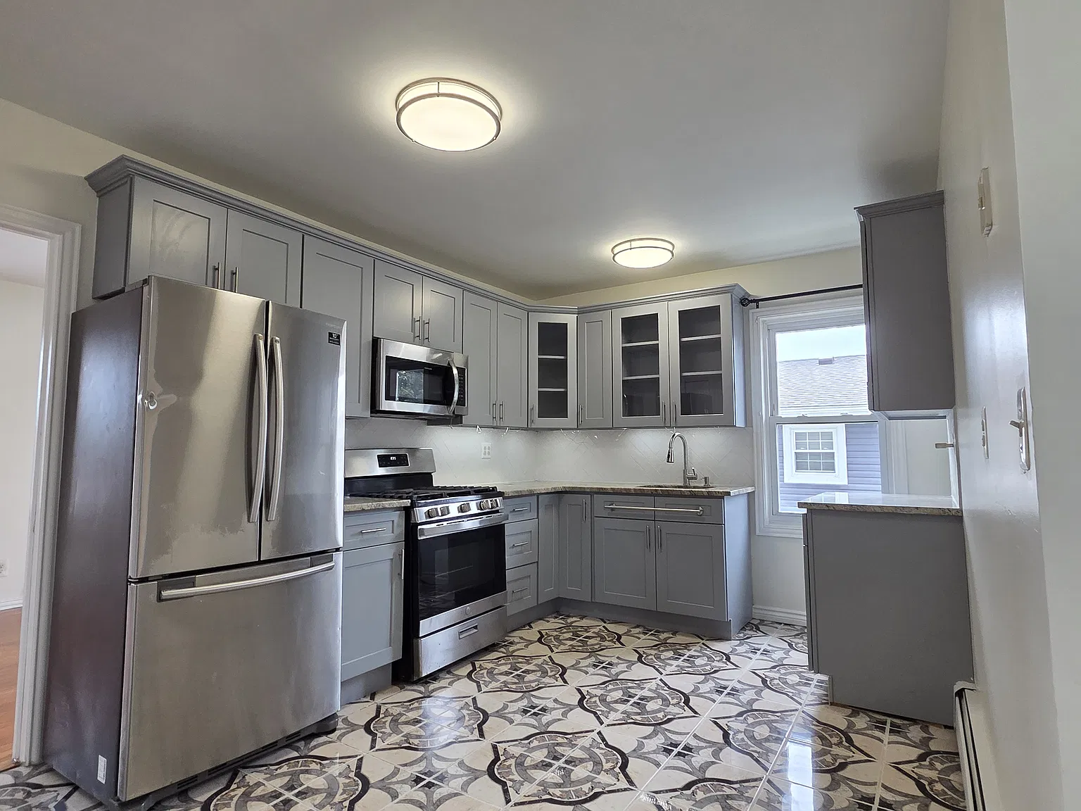 2 bed, 900 sqft, $2,700 — Photo 1