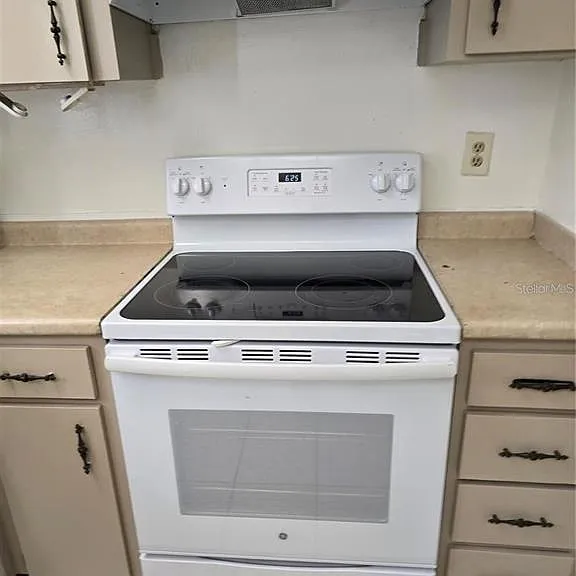 712 Oakgrove Dr #230 — Photo 5