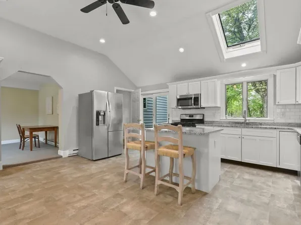 26 Bacon Sq, Plainville, MA 02762