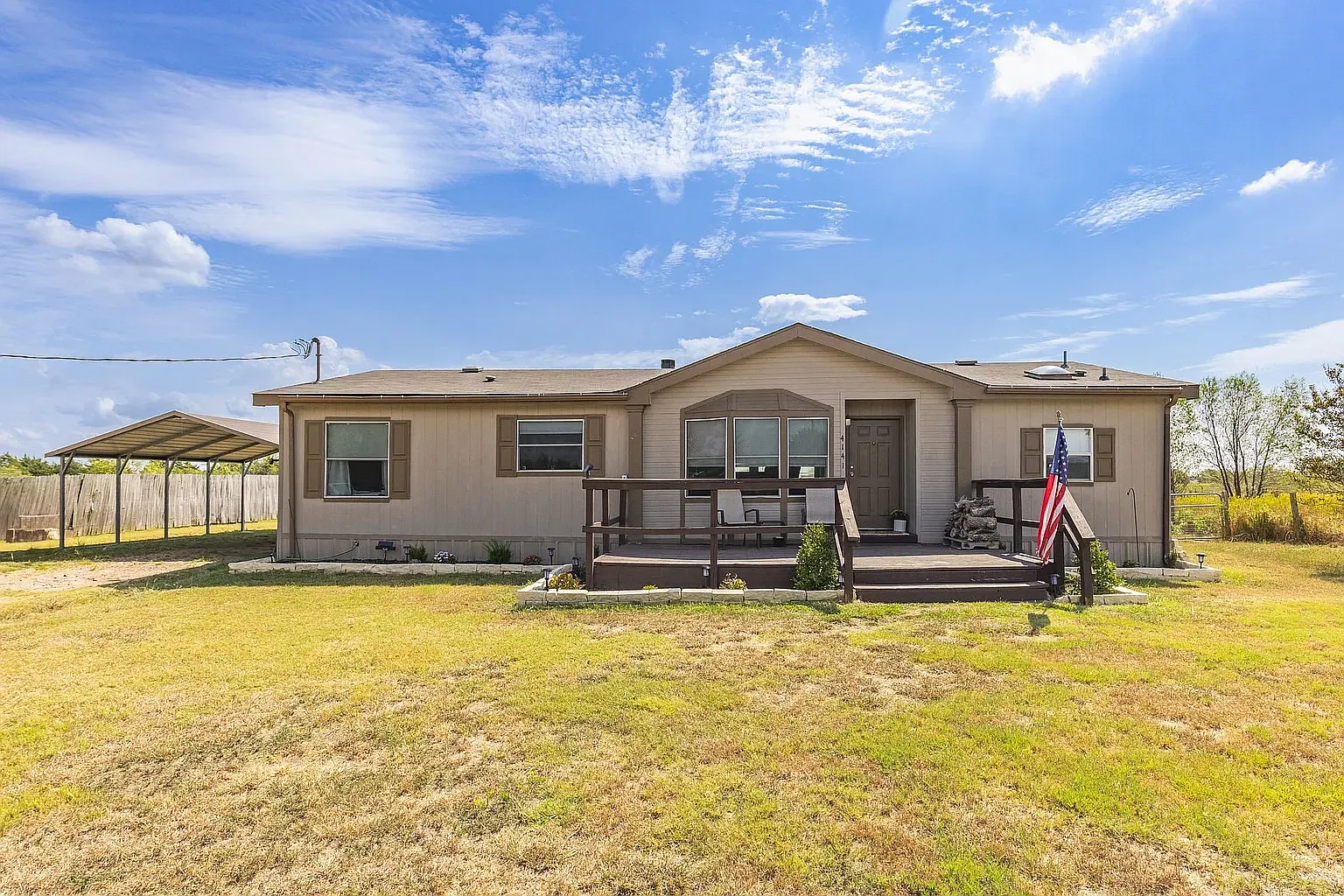 3 bed, 1400 sqft, $1,700 — Photo 1