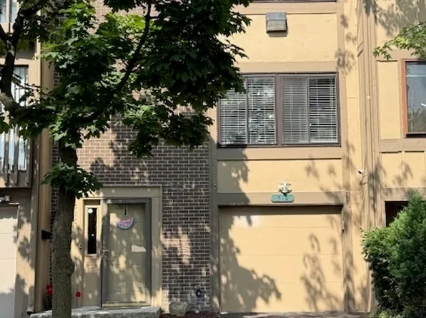 510 Isle Royal Bay, Roselle, IL 60172