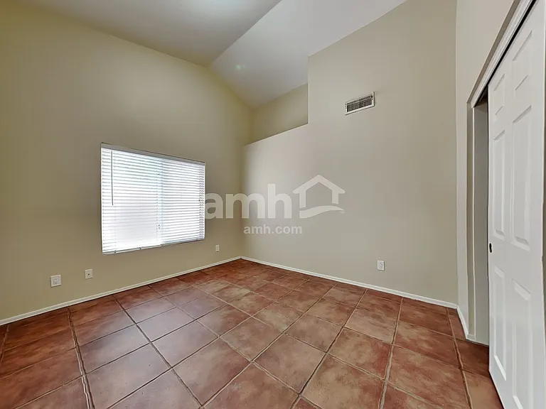 1214 E Artesian Way — Photo 18