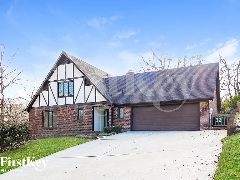 1301 Westminster Dr — Photo 1
