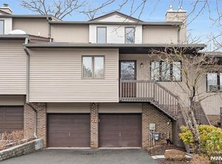 22 Peach Hill Ct, Ramsey, NJ 07446
