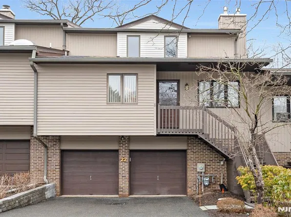 22 Peach Hill Ct, Ramsey, NJ 07446