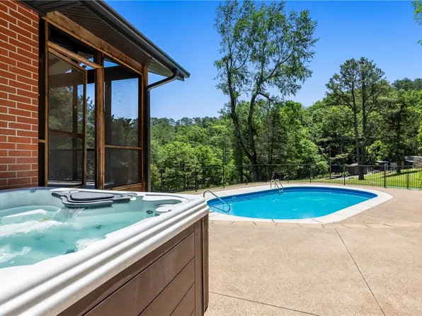 19045 Pinecrest Ln, Rogers, AR 72756