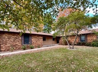 3102 Stoneybrook Dr, Champaign, IL 61822