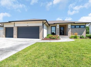 1226 W Lakeway Ct, Andover, KS 67002