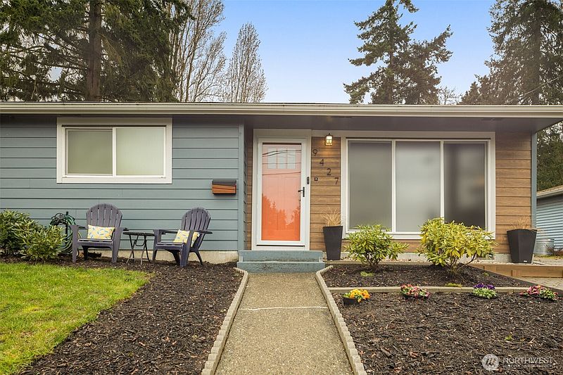 4th image of 9427 8th Avenue SW #1