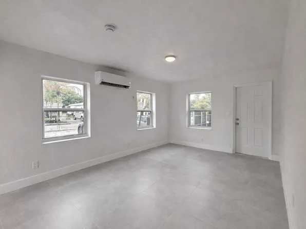 2626 Johnson St, Hollywood, FL
