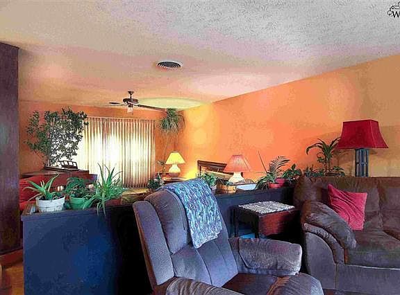4th image of 2005 Hiawatha Blvd