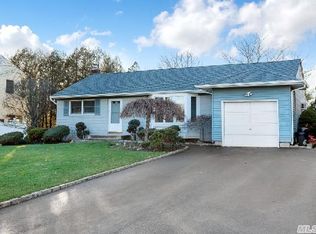 6 Zinnia Ct, Commack, NY 11725