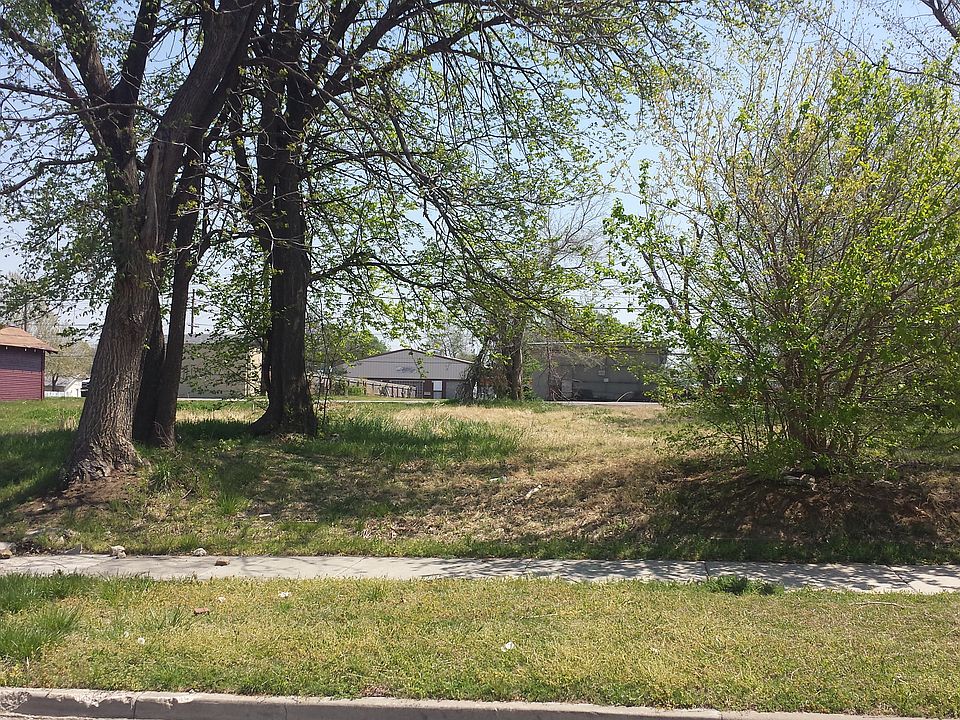 2nd image of 123 N Gillette Ave