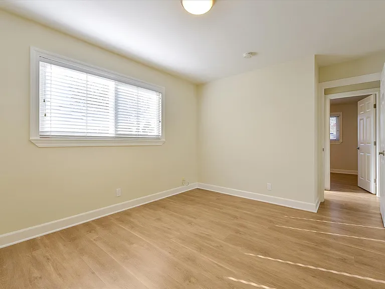 2448 Whitethorne Dr — Photo 23