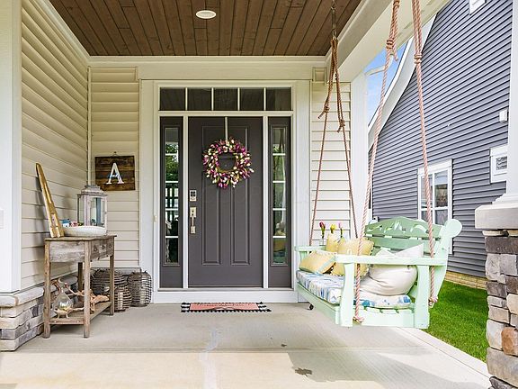 4th image of 319 White Pine Way