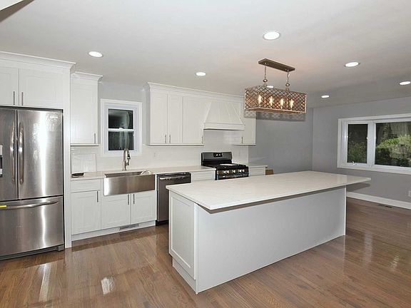4th image of 544 Gwynn St