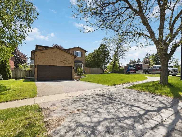 251 Osmond Cres — Photo 1