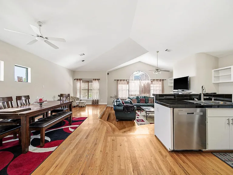 9802 Cynthia Ann Ct — Photo 10