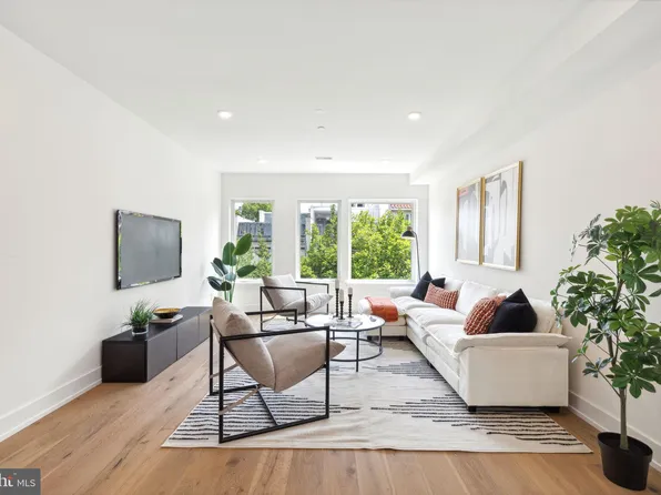 2035 Waverly St #Penthouse, Philadelphia, PA 19146