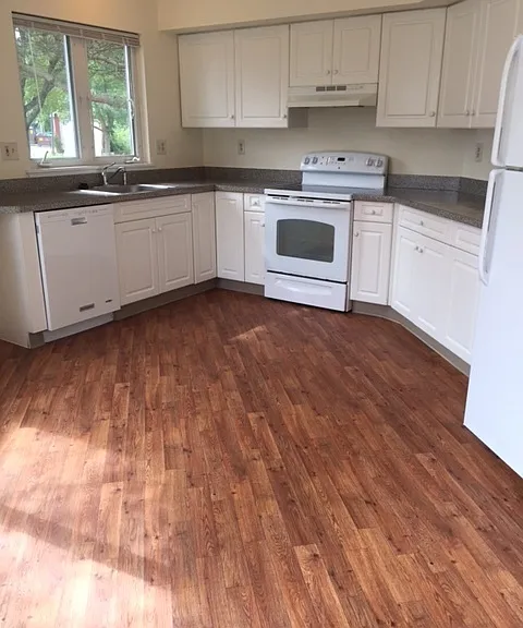 Rosewood Apartments — Photo 14