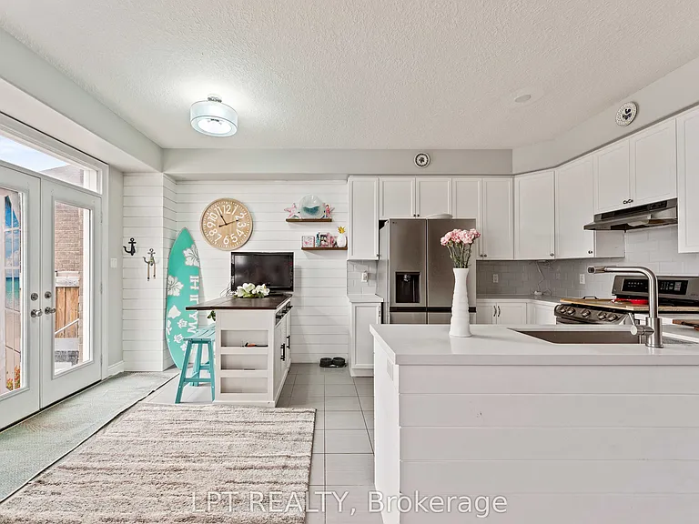 82 Nathan Cres — Photo 18