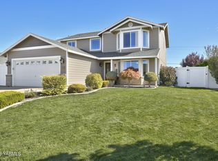 113 Nugget St, Moxee, WA 98936