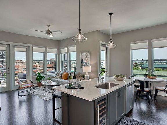 3rd image of 2101 Taylor St #208