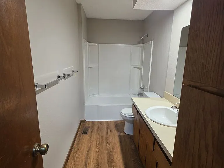 18904 Manor Dr — Photo 12