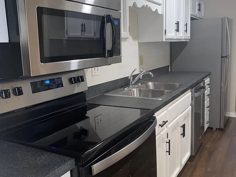 9918 N Cherry Dr — Photo 3