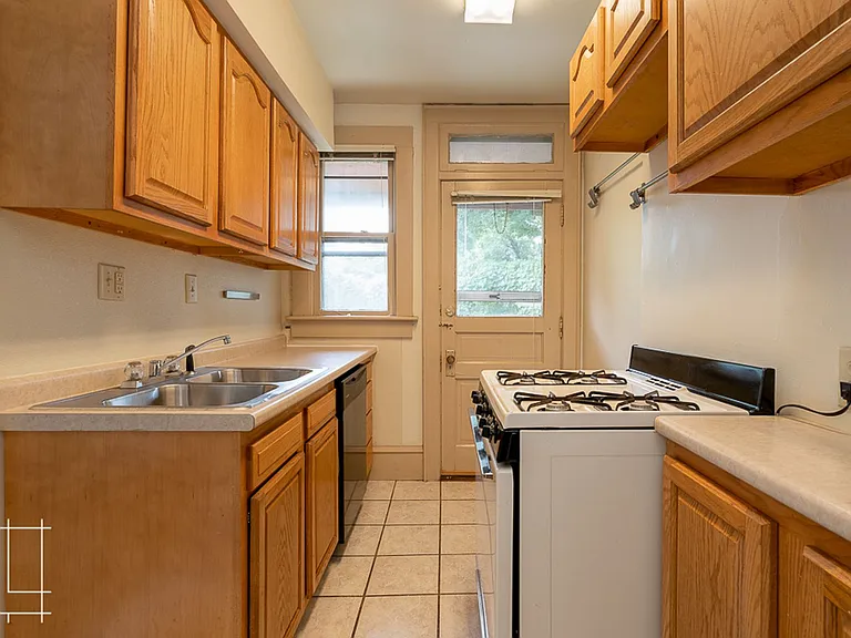 435 Alden Ave — Photo 8
