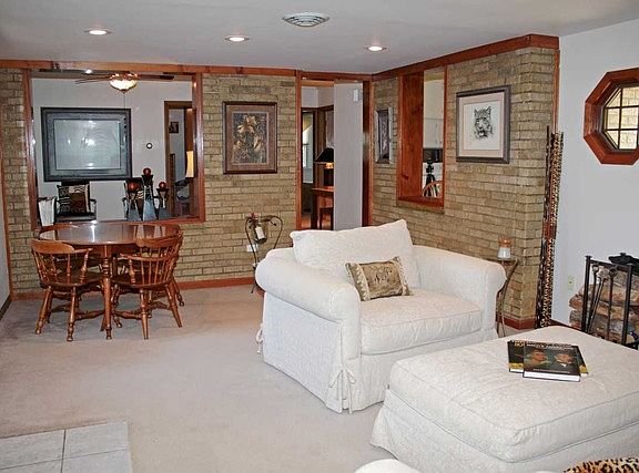 3rd image of 2139 Kellogg Ave