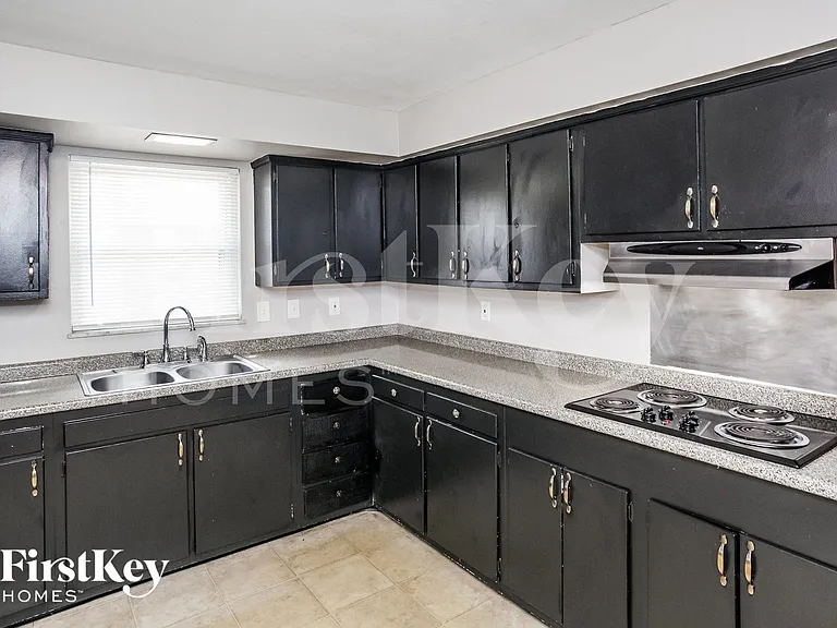 5564 Northland Rd — Photo 4