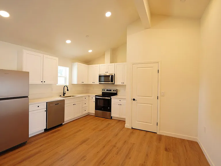 4805 Charlotte Way — Photo 34