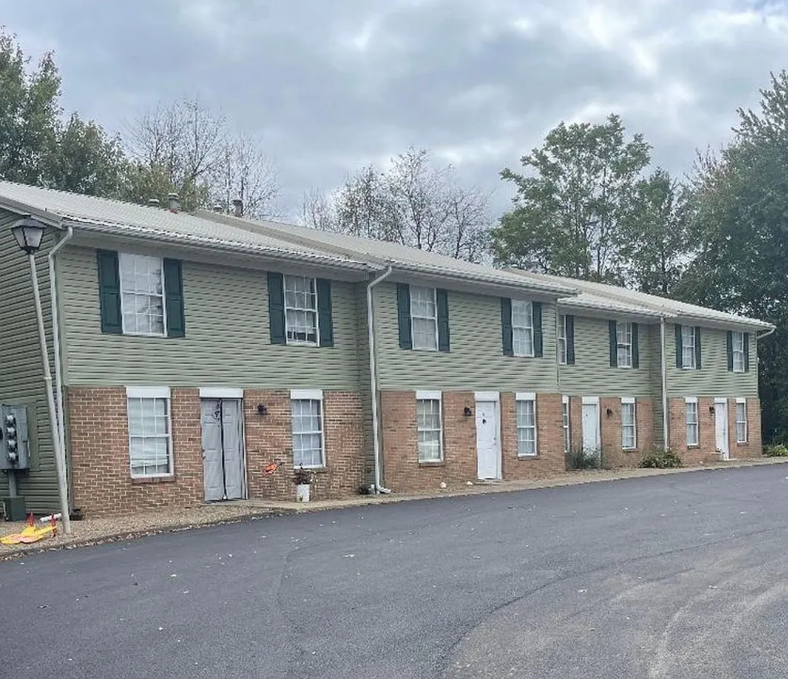 2 bed, 1.5 bath, $1,050 — Photo 1