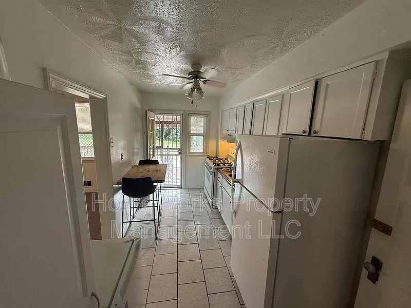 3 bed, 2.0 bath, 1178 sqft, $1,749 — Photo 4