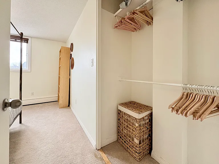 313 20th Ave SW #402 — Photo 35