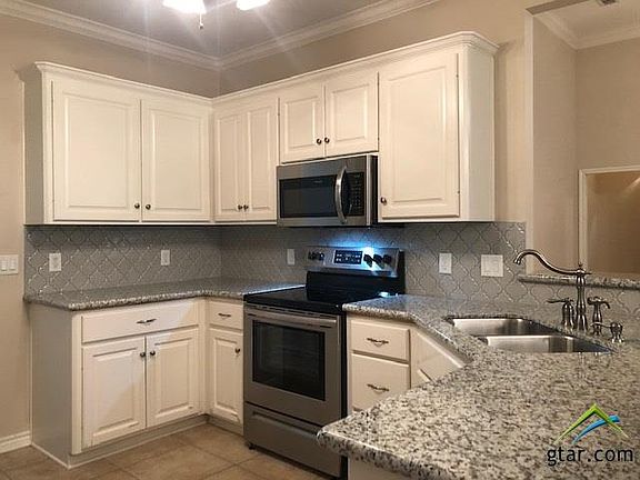 3rd image of 808 Keble Ln