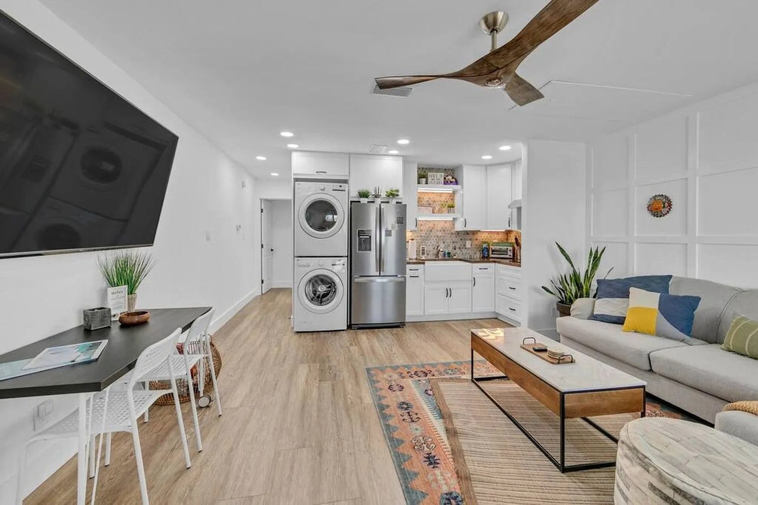 1 bed, 1.0 bath, 6200 sqft, $1,940 — Photo 3