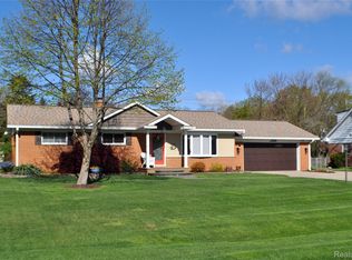 3593 Meadowleigh Ln, Waterford, MI 48329